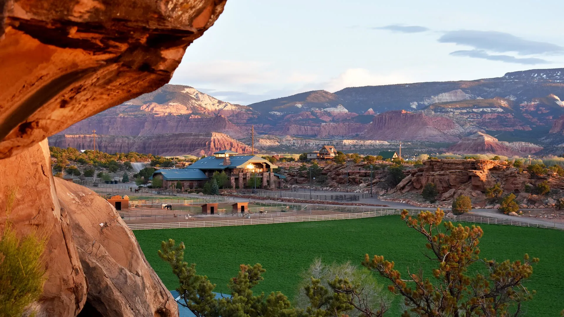 Cougar-Ridge-Torrey-Utah-View-from-rocks